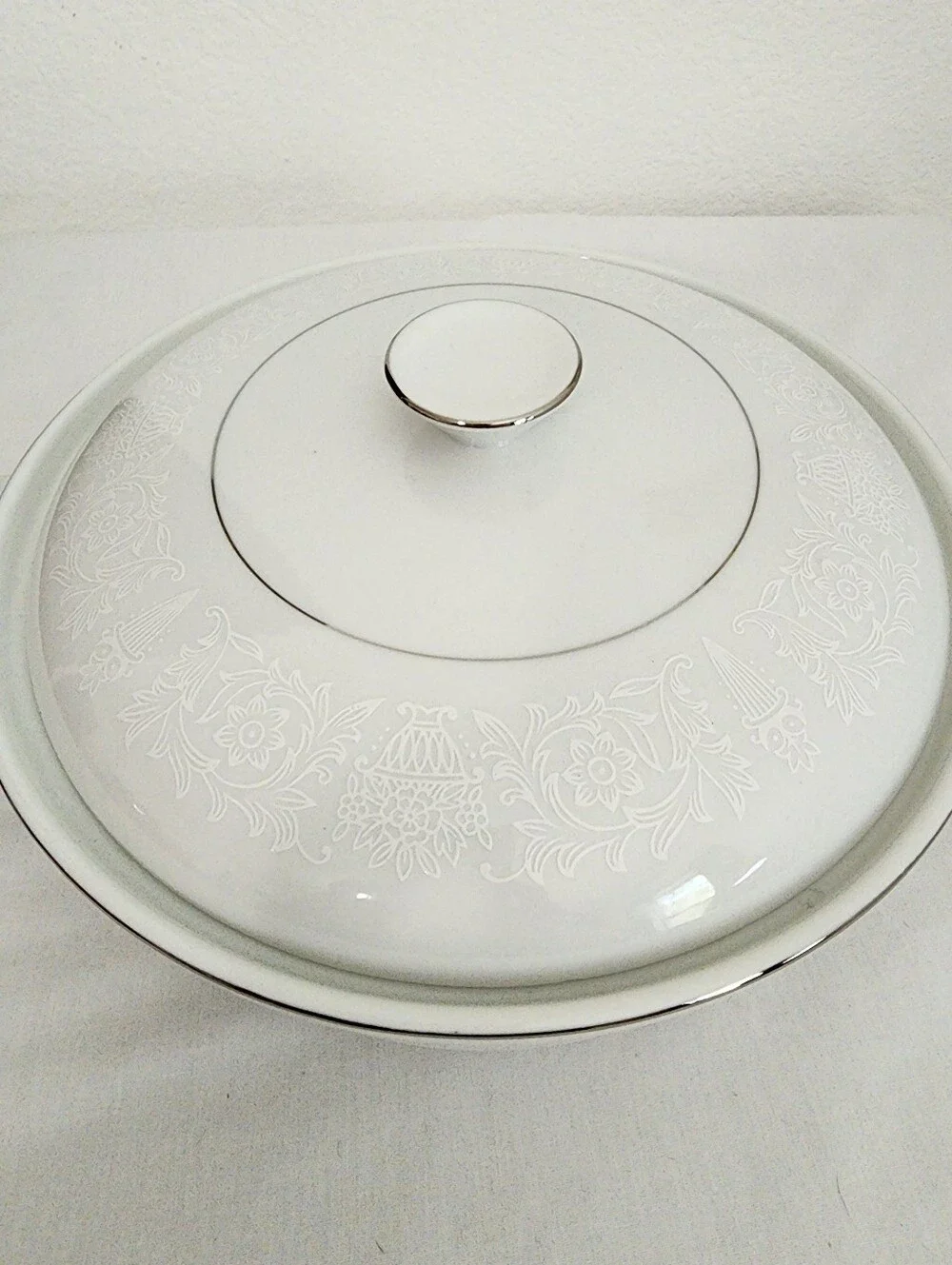 Crown Victoria Porcelain 2 Quart Round Covered Cassorole Dish Discontinued